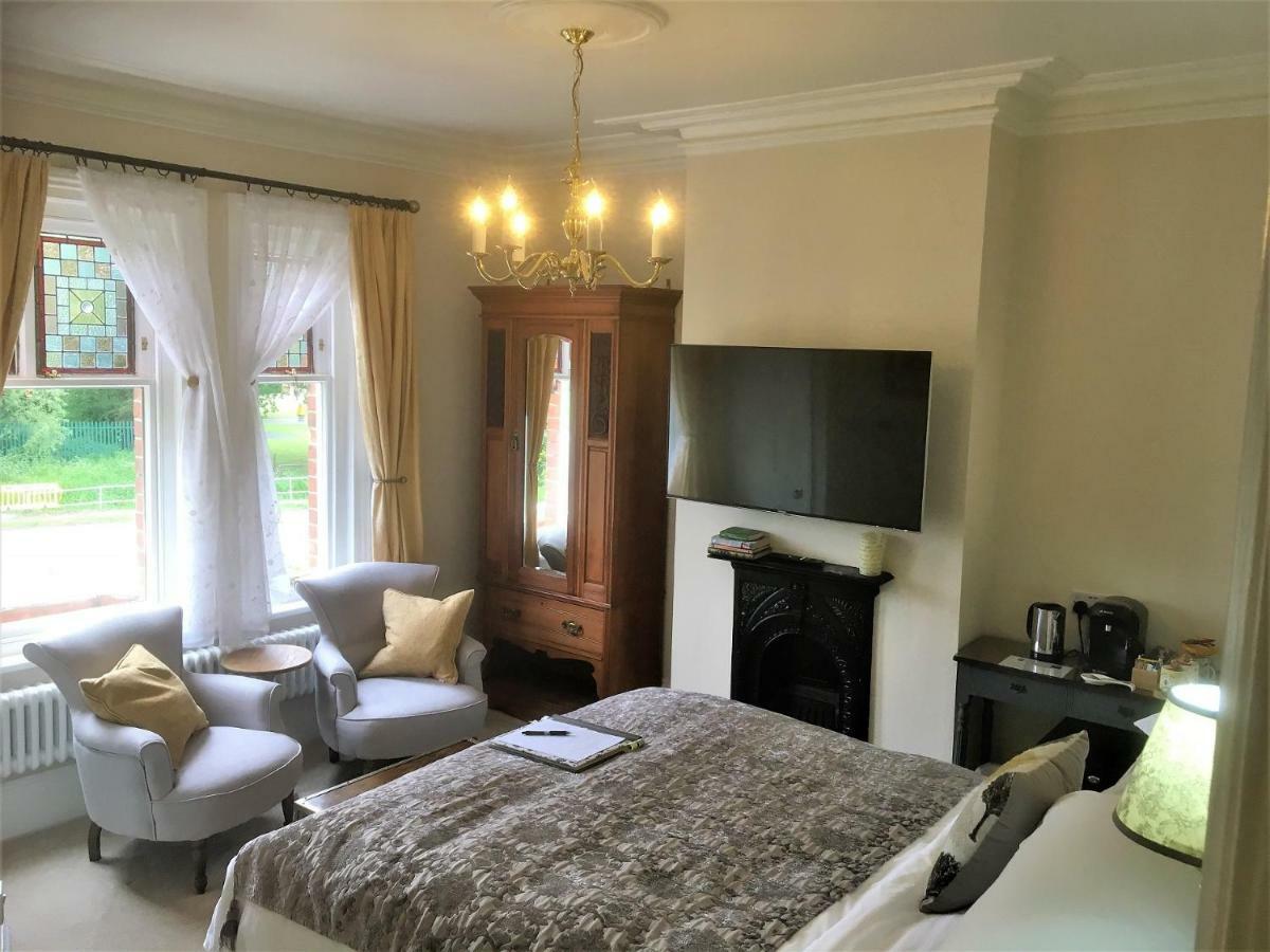 Little Redlands B&B Lincoln Bagian luar foto